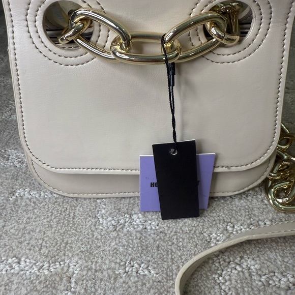 Chic Winter White Mini Bag with Gold Chain - Picture 3 of 8